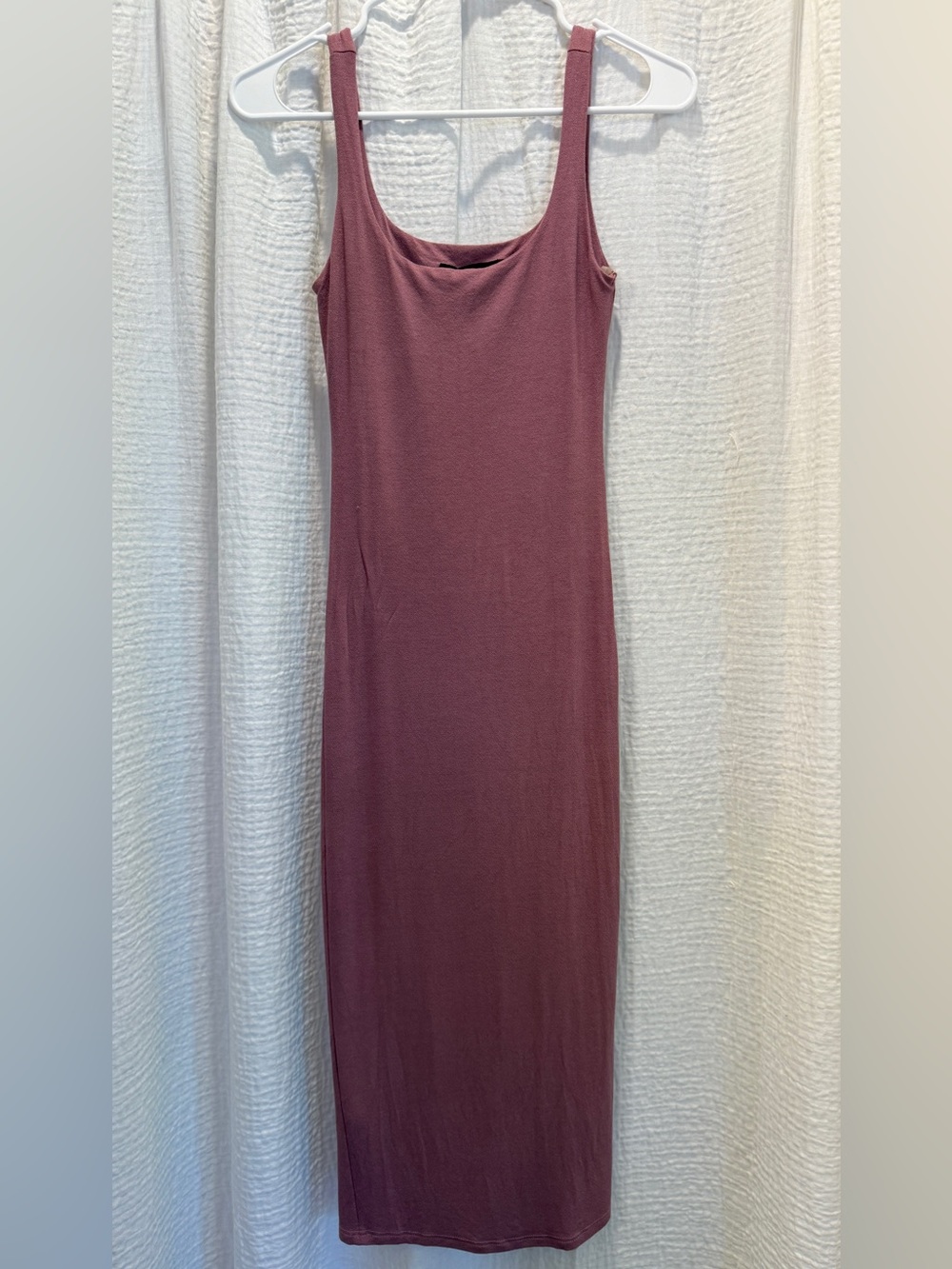 Naked Wardrobe Scoop Neck Fitted Midi Dress - Dusty Mauve Pink (Size Small)